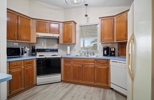 The Villages House | 2/2 Ranch home, nGolf Cart, near Shopping & Spanish Springs