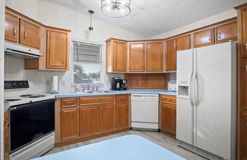 The Villages House | 2/2 Ranch home, nGolf Cart, near Shopping & Spanish Springs