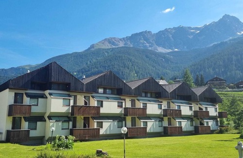 Savognin Apartment | 2.5 room apartment for 1 - 4 people with a view of the village of Savognin