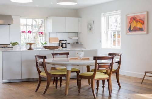 North Kensington House | 2.5m Notting Hill Loft Home Triple Aspect Privacy Chef Kitchen Portobello Road