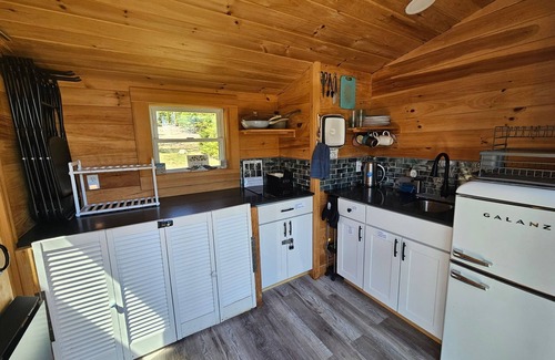 Steuben Cabin | 2-Acre DOME + Tiny House Cabin on OCEAN w/HT & AC