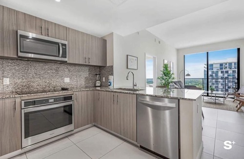 Doral Condo | 2 BD Downtown Doral Condo - Free Parking