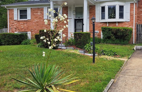 Dale City House | 2-bdrm apt in charming Woodbridge w/AC, WiFi, 45 mins south of Washington, DC