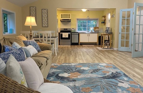 South Haven Cottage | 2-bdrm cottage 8 mins from South Haven beaches - Huge Yard, Fire Pit, Bike Trail