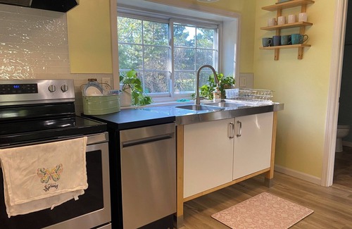 South Haven Cottage | 2-bdrm cottage 8 mins from South Haven beaches - Huge Yard, Fire Pit, Bike Trail