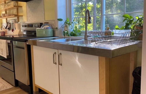 South Haven Cottage | 2-bdrm cottage 8 mins from South Haven beaches - Huge Yard, Fire Pit, Bike Trail