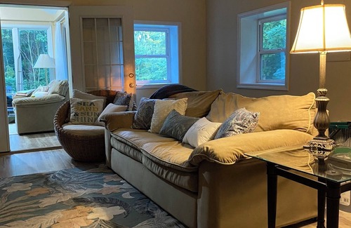 South Haven Cottage | 2-bdrm cottage 8 mins from South Haven beaches - Huge Yard, Fire Pit, Bike Trail