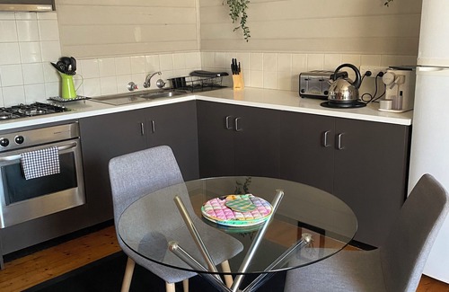Geelong West Cottage | 2 bdrm, family friendly, Comfy Cottage in walking distance to….