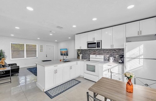 Hallandale Beach House | 2 Bdrm Modern House Mins From Beach & Casino HB1
