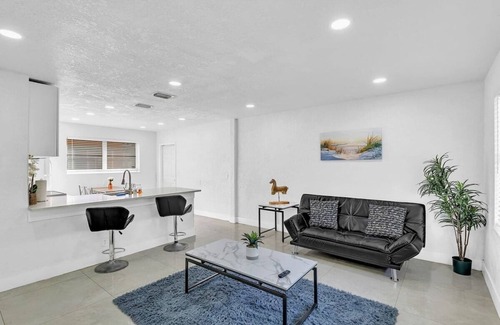 Hallandale Beach House | 2 Bdrm Modern House Mins From Beach & Casino HB1