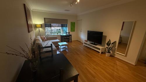 Walkerville Apartment | 2 Bdrm Walkerville Apartment - Spacious, ducted heating & cooling, centerally located!