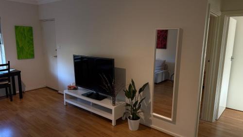 Walkerville Apartment | 2 Bdrm Walkerville Apartment - Spacious, ducted heating & cooling, centerally located!