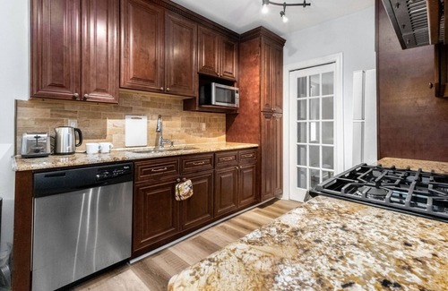 Harrison Apartment | 2 bed/1 bath Work from home Oasis NYC Getaway w/Backyard