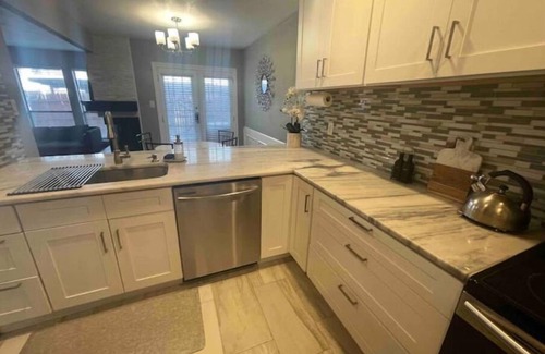 South Arlington House | 2 bed 2.5 bath townhouse with private parking.