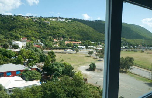 Eastwood Park Apartment | 2 bed 2 bath apartment exactly across from the National Stadium/Arena