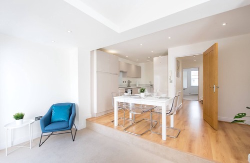 Havering Apartment | 2 Bed, 2 Bath Duplex Apartment