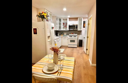 St. Louis House | 2 Bed 2 Bath Entire House with Parking and Washer/Dryer