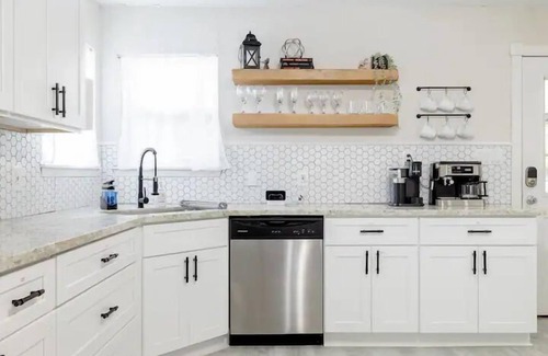 Spring House | 2 bed 2 bath Modern Farmhouse in Old Town Spring