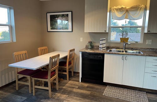 Woodstock Apartment | 2 Bed/2 Bath Quiet Apartment close to Park