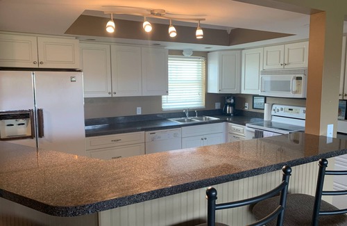 Siesta Key Condo | 2 Bed 2 Bath - Sleeps 4 Mandatory 2 month minimum Stay