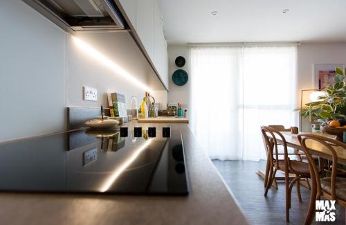 Heath Apartment | 2-Bed & 2 Bathroom, balcony & parking - Close to Dagenham East & Romford station