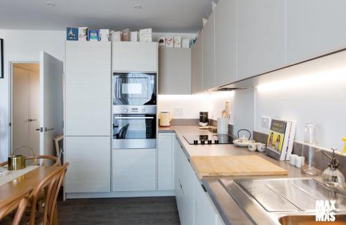 Heath Apartment | 2-Bed & 2 Bathroom, balcony & parking - Close to Dagenham East & Romford station