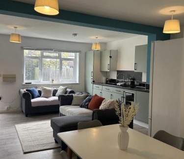 Horley Apartment | 2 Bed Apartment Near Gatwick