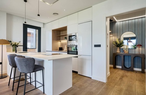 La Buhaira Apartment | 2-Bed Apartment w/Terrace & Free Parking