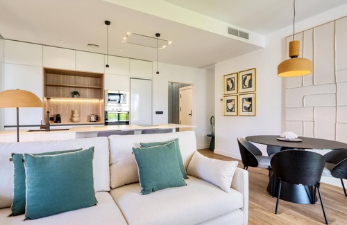 La Buhaira Apartment | 2-Bed Apartment w/Terrace & Free Parking