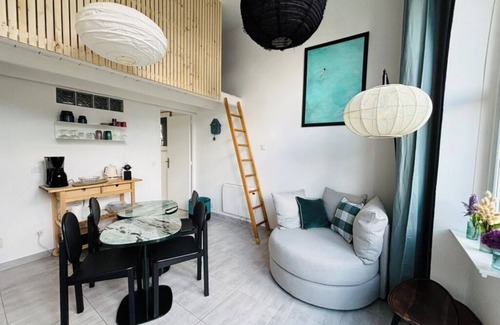 Carantec Apartment | 2-bed apartment with private terrace - 50m from beach and GR34. Dogs welcome.