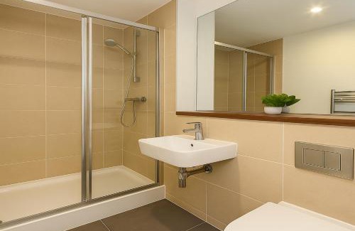Peninsula Apartment | 2 Bed Balcony Flat in Greenwich