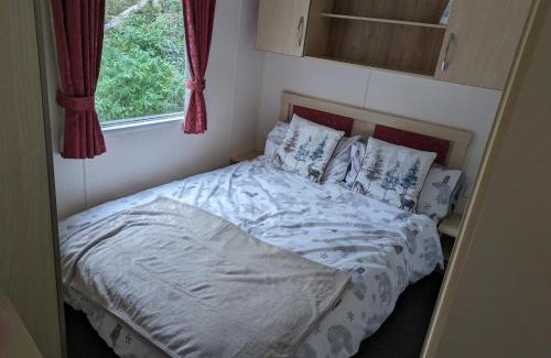 Isle of Portland Ski Chalet | 2 bed caravan in Portland Dorset sleeps 4