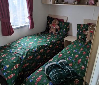 Isle of Portland Ski Chalet | 2 bed caravan in Portland Dorset sleeps 4