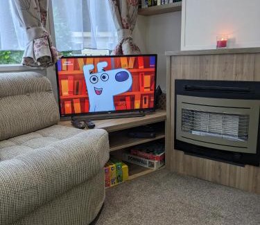Isle of Portland Ski Chalet | 2 bed caravan in Portland Dorset sleeps 4