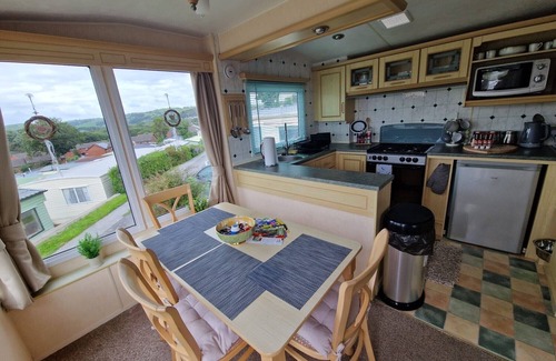 Penparcau Ski Chalet | 2 Bed Caravan - Sleeps 6 - Pets - Pool - Parking