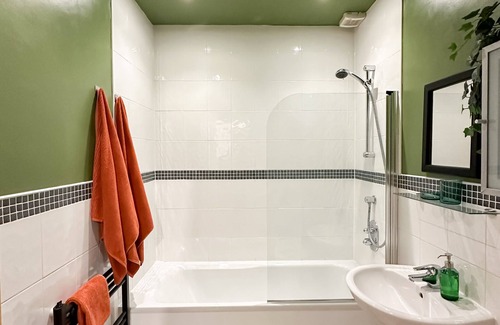 Headingley Apartment | 2 Bed - Close to LBU, Headingley Stadium and YCC Internal name: Harrowby Road