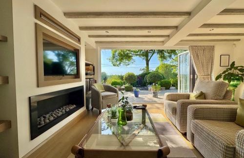 Macclesfield House | 2-Bed Cottage Garden Views near the Peak District