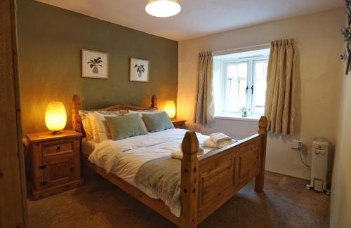 Holsworthy House | 2 Bed Cottage - Kids Theme Pool Pets Hot Tub