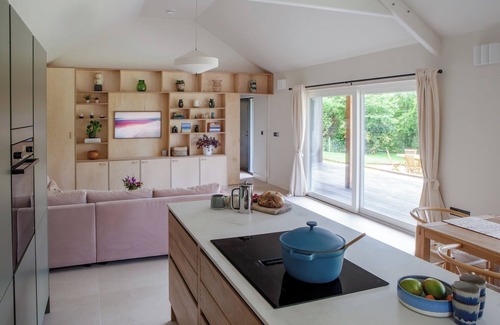 Ashburton House | 2-Bed Eco Friendly Home, Sleeps 4 with Parking