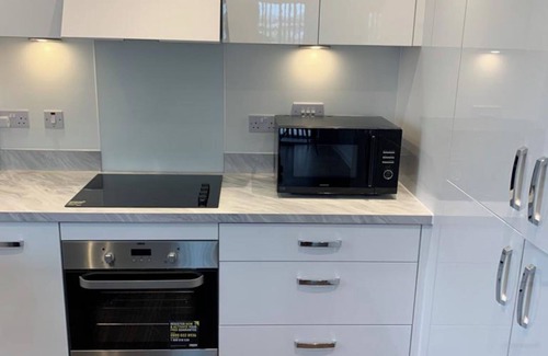 West Thurrock Apartment | 2 Bed Flat- Direct Links to Central London