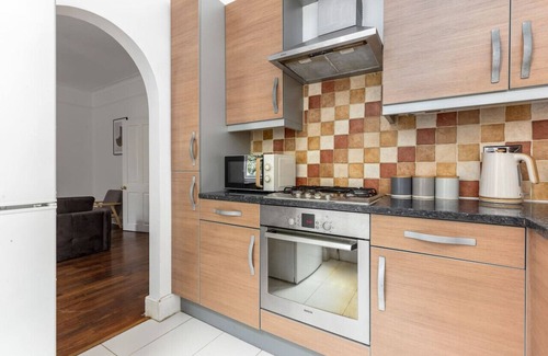 Chiswick Apartment | 2 Bed Flat near Chiswick Park