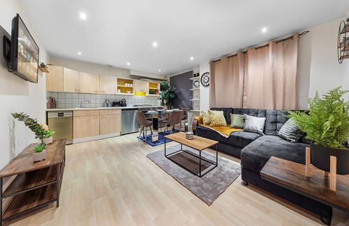 Notting Hill Apartment | 2 Bed Flat - Sleeps 6 - Pets - Parking - Wifi