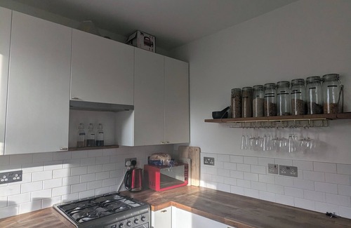 Lewisham Apartment | 2 bed garden flat Hither Green with parking