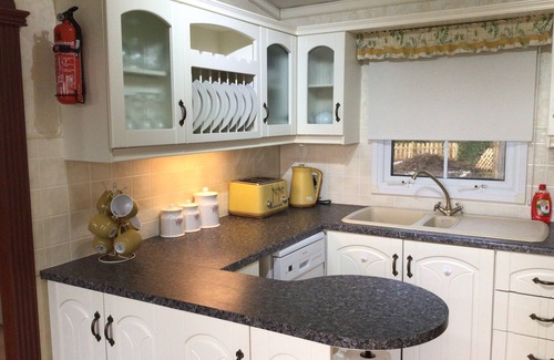 Grade Apartment | 2 Bed Home Sleeps 4 - Pets, Balcony, Parking