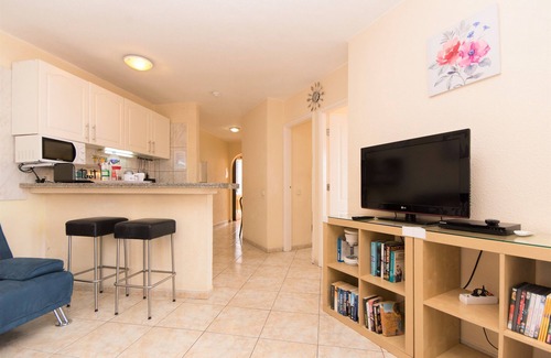 Costa Adeje Hotel | 2 Bed Hotel Apt, Sleeps 4/6, Costa Adeje, 5 minutes walk to Beach, Shops & Bars