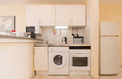 Costa Adeje Hotel | 2 Bed Hotel Apt, Sleeps 4/6, Costa Adeje, 5 minutes walk to Beach, Shops & Bars