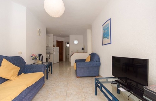 Costa Adeje Hotel | 2 Bed Hotel Apt. Sleeps 3/4, Five minutes walk to Beach, Shops & Restaurants