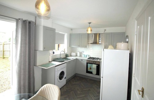 Ashington House | 2 Bed House - Large Garden - Pet Friendly