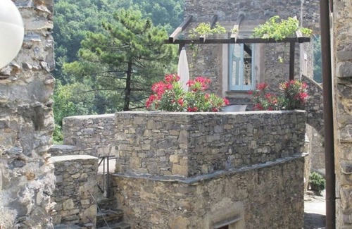 Colletta House | 2 Bed House Sleeps 5 - Terrace - Communal Pool