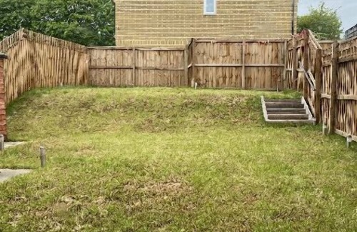 Chapeltown House | 2 Bed House - Sleeps 4 - Parking - Wifi